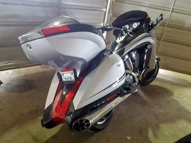 5VPSW36N4B3008035 - 2011 VICTORY MOTORCYCLES VISION TOU SILVER photo 4