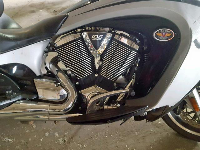 5VPSW36N4B3008035 - 2011 VICTORY MOTORCYCLES VISION TOU SILVER photo 7