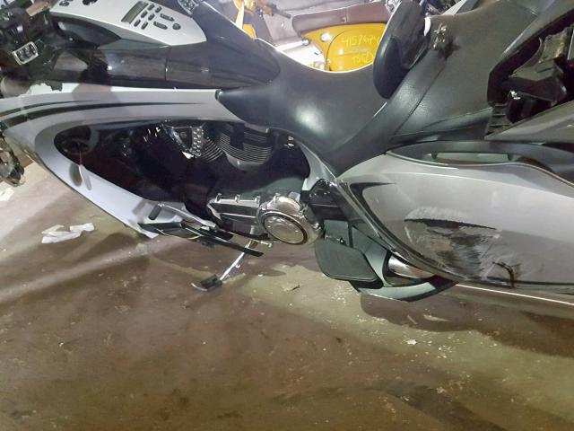 5VPSW36N4B3008035 - 2011 VICTORY MOTORCYCLES VISION TOU SILVER photo 9