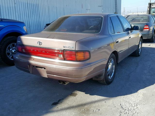 JT2GK13E2R0056274 - 1994 TOYOTA CAMRY XLE BROWN photo 4