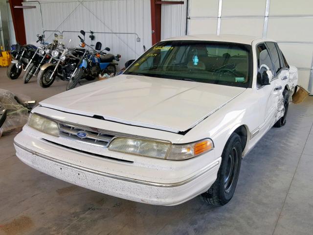 2FALP73WXTX210389 - 1996 FORD CROWN VICT WHITE photo 2