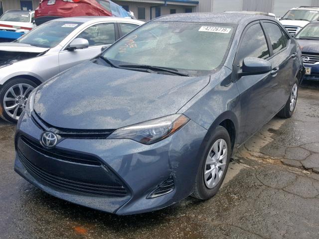 2T1BURHE1JC069465 - 2018 TOYOTA COROLLA L GRAY photo 2