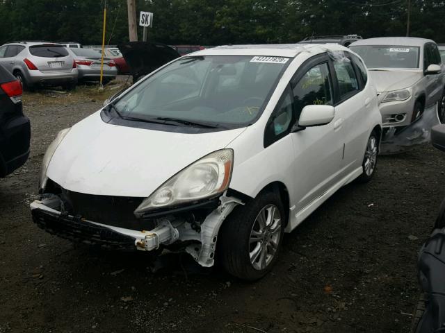 JHMGE8H43AC011451 - 2010 HONDA FIT SPORT WHITE photo 2