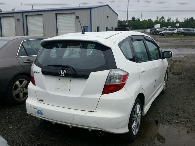 JHMGE8H43AC011451 - 2010 HONDA FIT SPORT WHITE photo 4