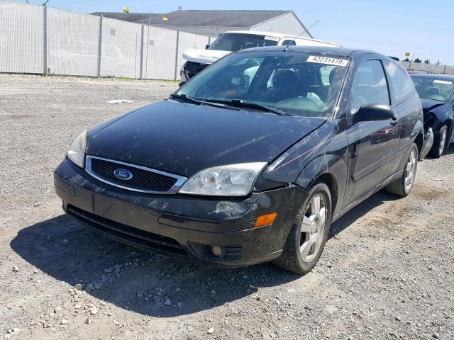 1FAFP31N86W154727 - 2006 FORD FOCUS ZX3 BLACK photo 2