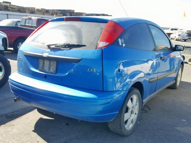 3FAHP31311R216150 - 2001 FORD FOCUS ZX3 BLUE photo 4