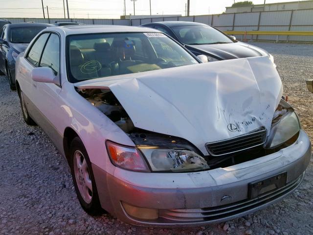 JT8BF28G6W0140131 - 1998 LEXUS ES 300 WHITE photo 1