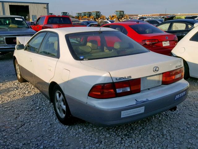 JT8BF28G6W0140131 - 1998 LEXUS ES 300 WHITE photo 3