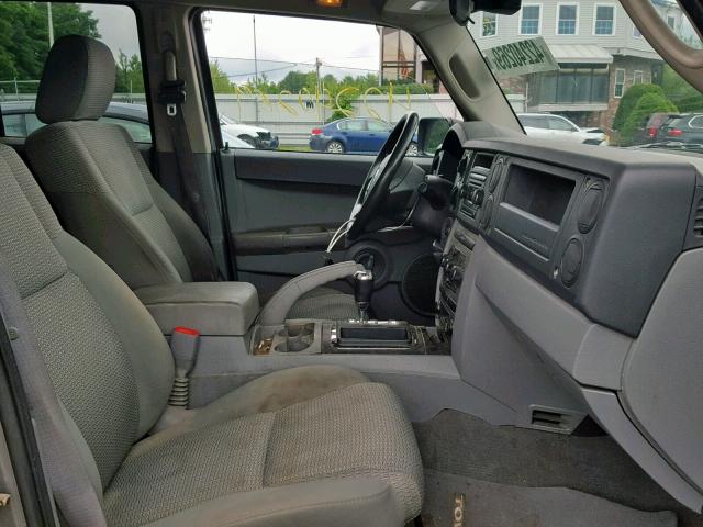 1J8HG48K57C607637 - 2007 JEEP COMMANDER GRAY photo 5