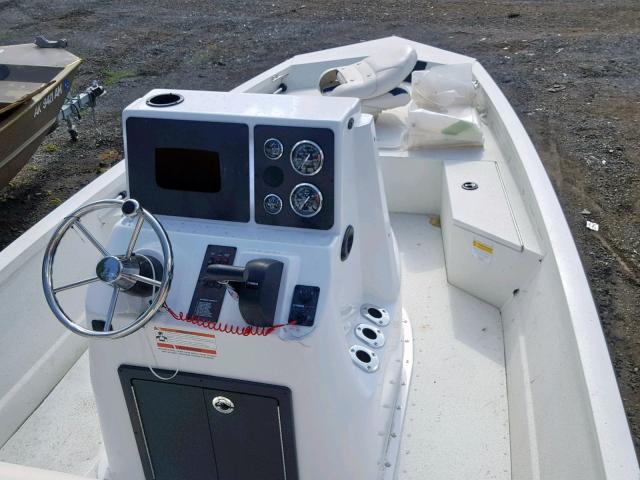 GEN51420L819 - 2019 BOAT MARINE/TRL WHITE photo 5