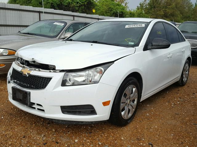 1G1PB5SH8D7283312 - 2013 CHEVROLET CRUZE LS WHITE photo 2