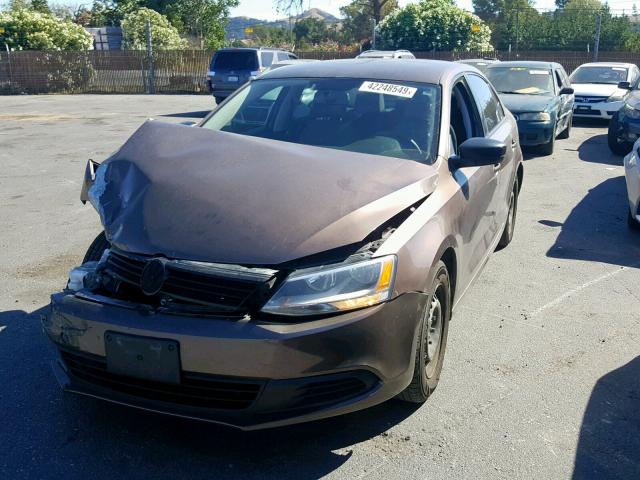 3VW2K7AJ2DM411547 - 2013 VOLKSWAGEN JETTA BASE BROWN photo 2