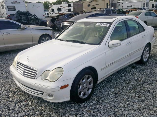 WDBRF61J15A761717 - 2005 MERCEDES-BENZ C 240 WHITE photo 2