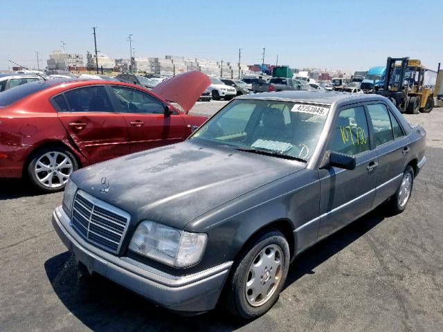 WDBEA32E9RC126154 - 1994 MERCEDES-BENZ E 320 GRAY photo 2