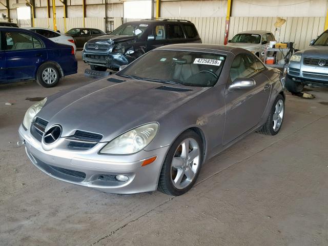 WDBWK56F65F024528 - 2005 MERCEDES-BENZ SLK 350 SILVER photo 2