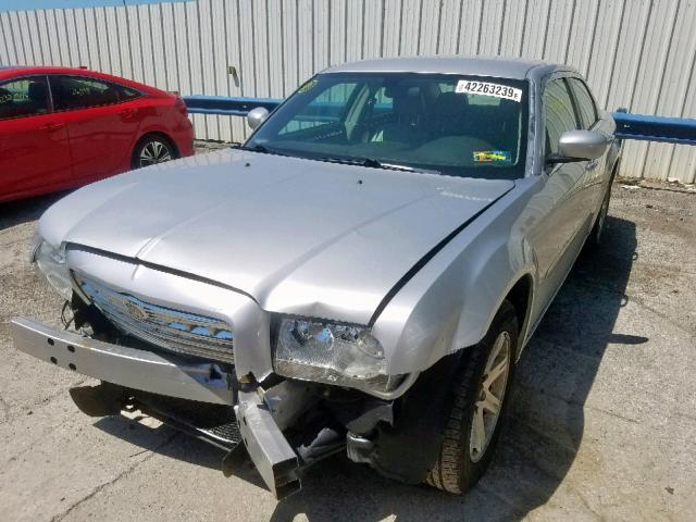 2C3KA53G76H530941 - 2006 CHRYSLER 300 TOURIN SILVER photo 2