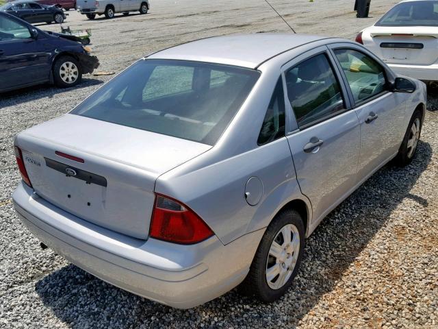 1FAFP34N67W333989 - 2007 FORD FOCUS ZX4 SILVER photo 4