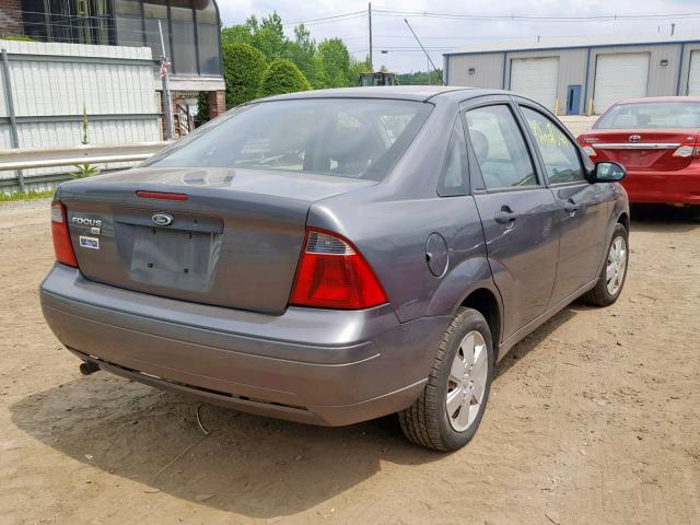 1FAHP34N77W316143 - 2007 FORD FOCUS ZX4 GRAY photo 4