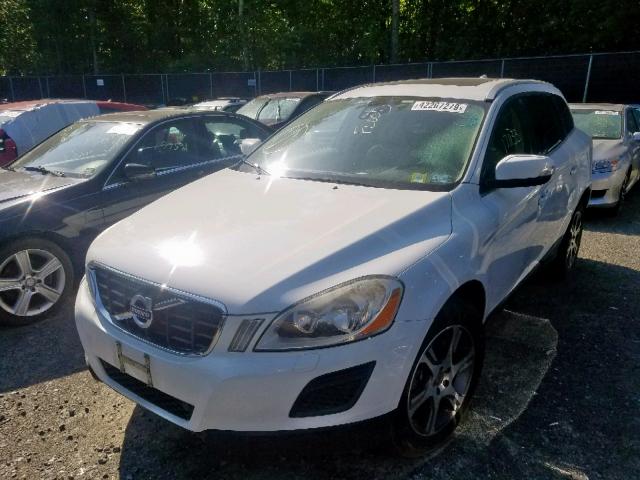 YV4902DZ9B2217868 - 2011 VOLVO XC60 T6 WHITE photo 2