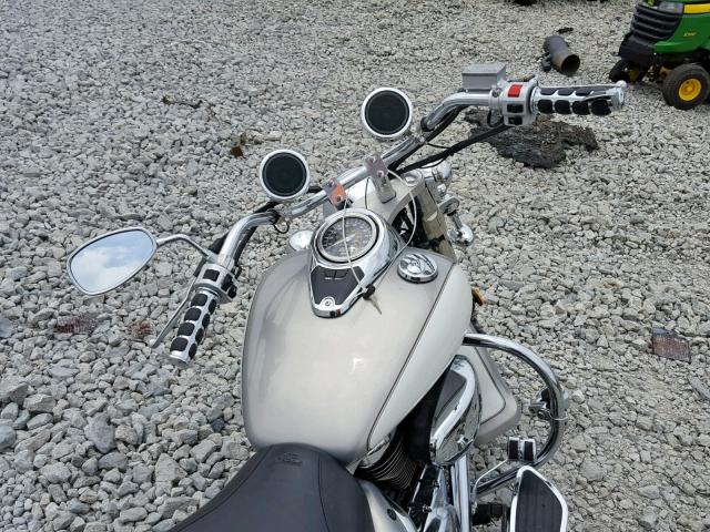 JS1VS54A642101015 - 2004 SUZUKI VL800 SILVER photo 5