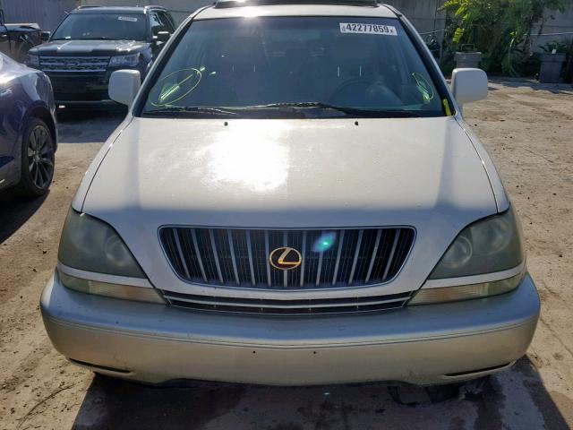 JT6HF10U9X0047961 - 1999 LEXUS RX 300 CREAM photo 9