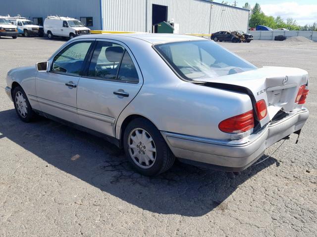 WDBJF65F7WA549103 - 1998 MERCEDES-BENZ E 320 SILVER photo 3