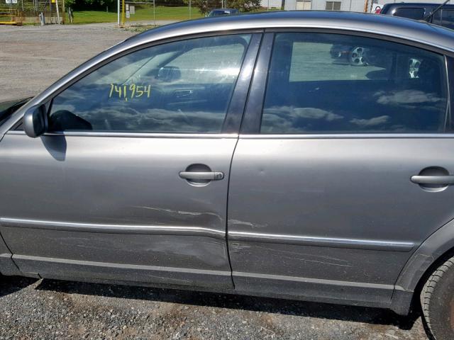 WVWPD63B02P240646 - 2002 VOLKSWAGEN PASSAT GLS GRAY photo 9