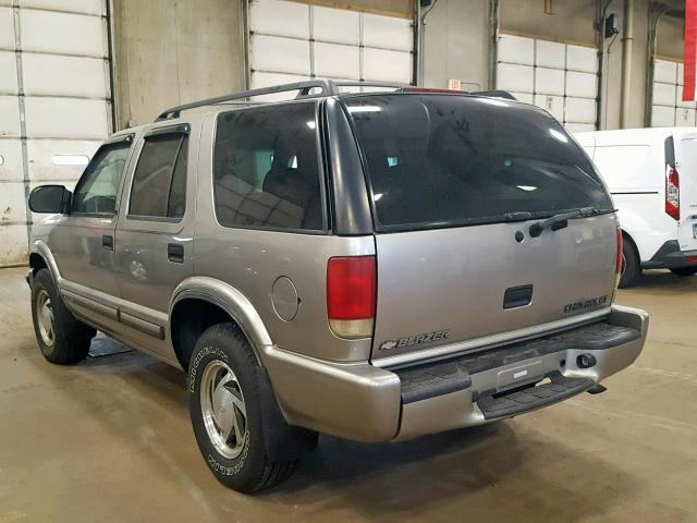 1GNDT13W612219329 - 2001 CHEVROLET BLAZER SILVER photo 3