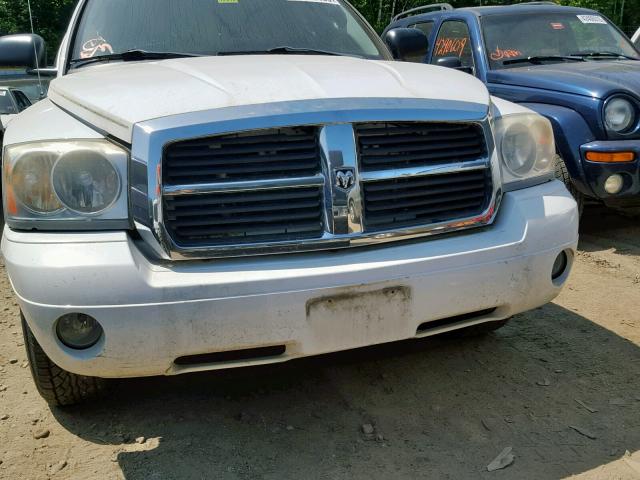 1D7HW48N75S287895 - 2005 DODGE DAKOTA QUA WHITE photo 9