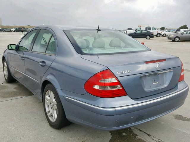 WDBUF65J74A553991 - 2004 MERCEDES-BENZ E 320 BLUE photo 3