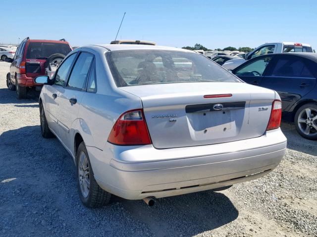 1FAFP34N45W247335 - 2005 FORD FOCUS ZX4 SILVER photo 3