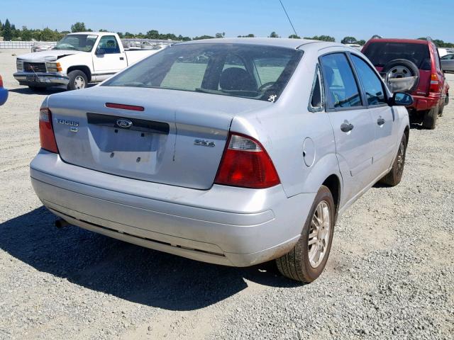 1FAFP34N45W247335 - 2005 FORD FOCUS ZX4 SILVER photo 4