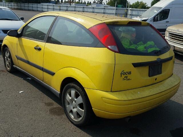 3FAFP31312R126120 - 2002 FORD FOCUS ZX3 YELLOW photo 3