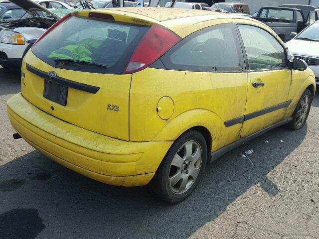 3FAFP31312R126120 - 2002 FORD FOCUS ZX3 YELLOW photo 4
