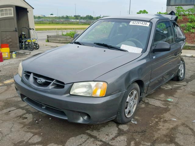 KMHCG35C32U211536 - 2002 HYUNDAI ACCENT GS GRAY photo 2