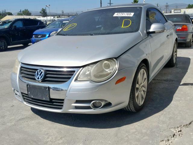 WVWFA71FX7V007277 - 2007 VOLKSWAGEN EOS 2.0T L SILVER photo 2