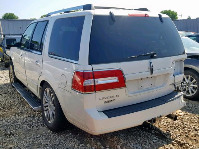 5LMFU28548LJ10613 - 2008 LINCOLN NAVIGATOR WHITE photo 3