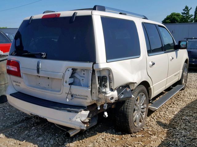 5LMFU28548LJ10613 - 2008 LINCOLN NAVIGATOR WHITE photo 4