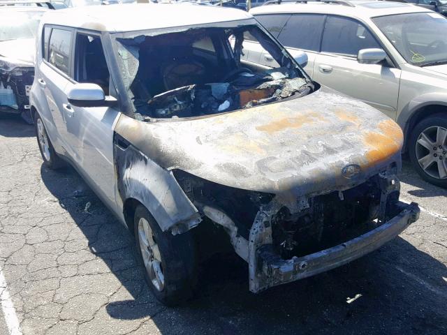 KNDJN2A23J7613157 - 2018 KIA SOUL SILVER photo 1