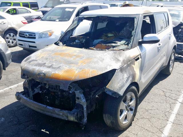 KNDJN2A23J7613157 - 2018 KIA SOUL SILVER photo 2