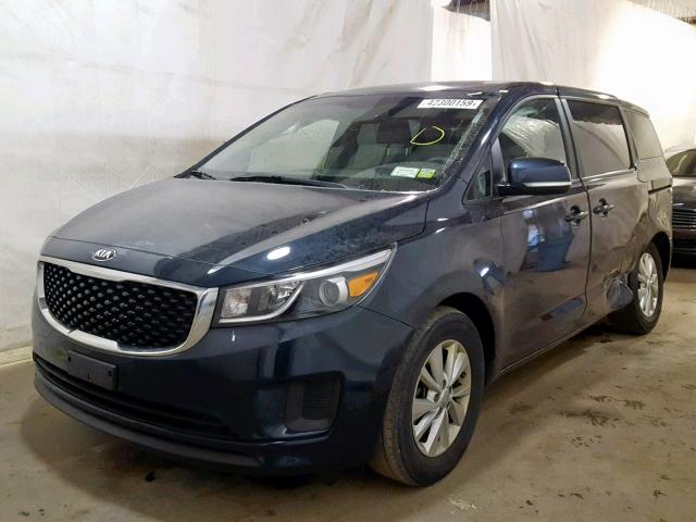 KNDMB5C14H6233885 - 2017 KIA SEDONA LX BLUE photo 2