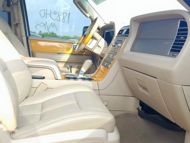 5LMFU27539EJ01215 - 2009 LINCOLN NAVIGATOR WHITE photo 5