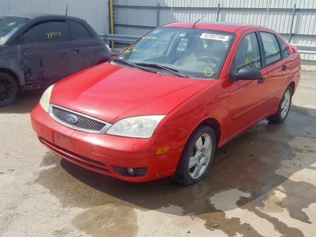 1FAFP34N55W217986 - 2005 FORD FOCUS ZX4 RED photo 2