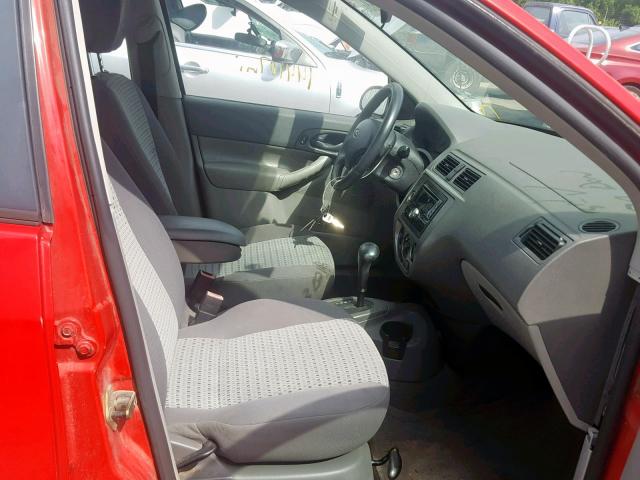 1FAFP34N55W217986 - 2005 FORD FOCUS ZX4 RED photo 5