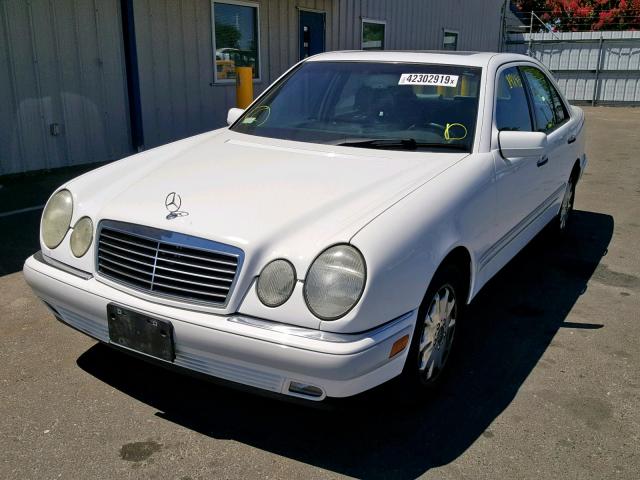 WDBJF55F8VJ027458 - 1997 MERCEDES-BENZ E 320 WHITE photo 2