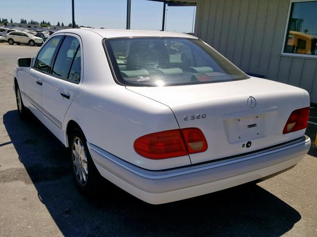 WDBJF55F8VJ027458 - 1997 MERCEDES-BENZ E 320 WHITE photo 3