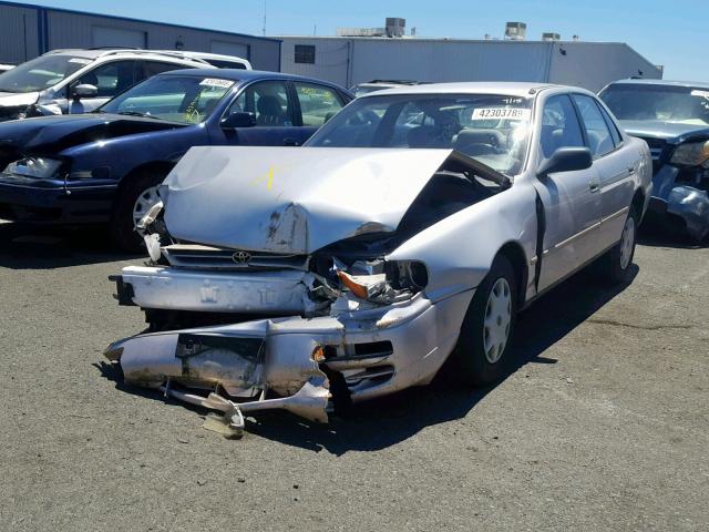 JT2BG12K4T0394270 - 1996 TOYOTA CAMRY DX SILVER photo 2