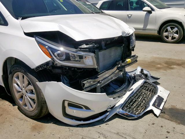 KNDMB5C14K6515712 - 2019 KIA SEDONA LX WHITE photo 9