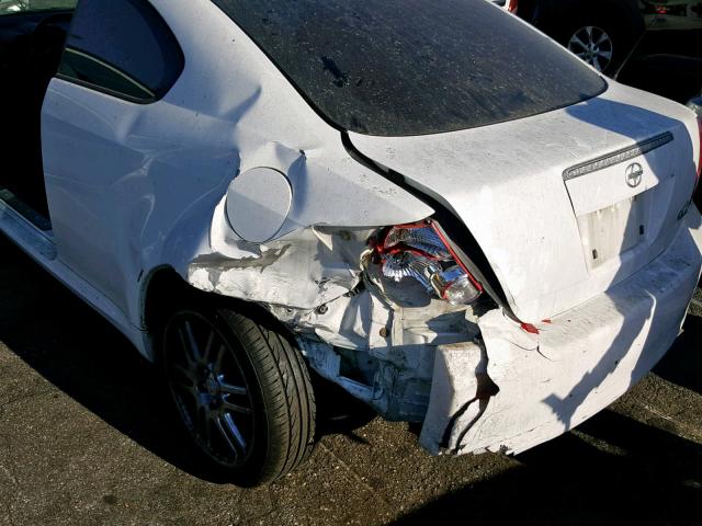 JTKDE177770196467 - 2007 TOYOTA SCION TC WHITE photo 9