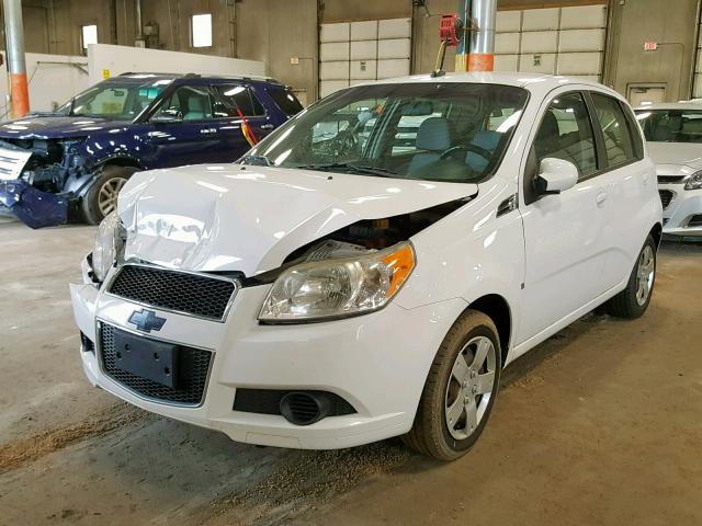 KL1TD66EX9B385681 - 2009 CHEVROLET AVEO LS WHITE photo 2